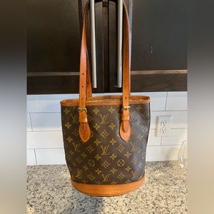 Louis Vuitton Petit Bucket Bag with monogram design
